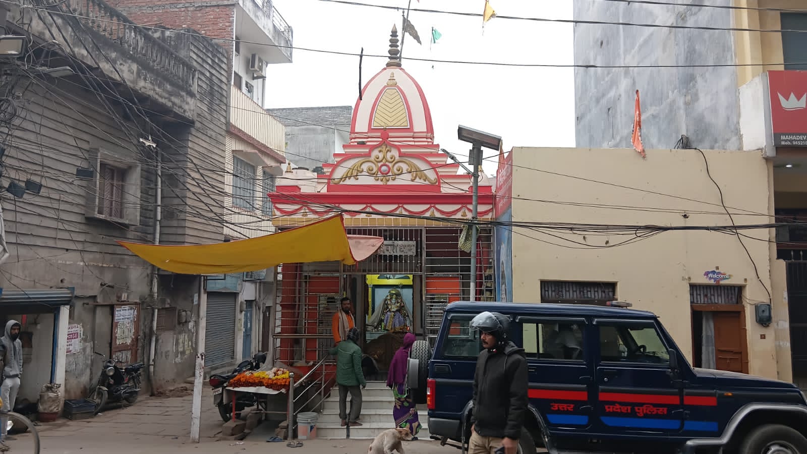 हुकूलगंज दुर्गा मंदिर में  ताला तोड़कर चोरी