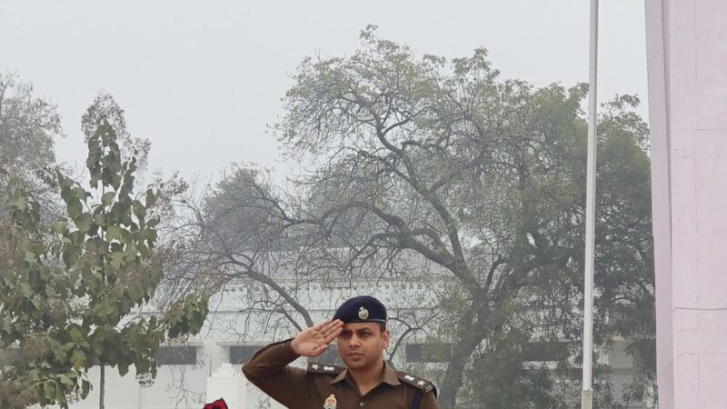 भदोही: एसपी अभिमन्यु मांगलिक ने ली साप्ताहिक परेड की सलामी