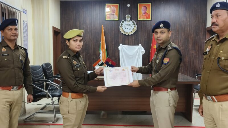 भदोही: मिशन शक्ति अभियान में उत्कृष्ट कार्य करने वाली महिला पुलिसकर्मियों को एसपी ने किया सम्मानित