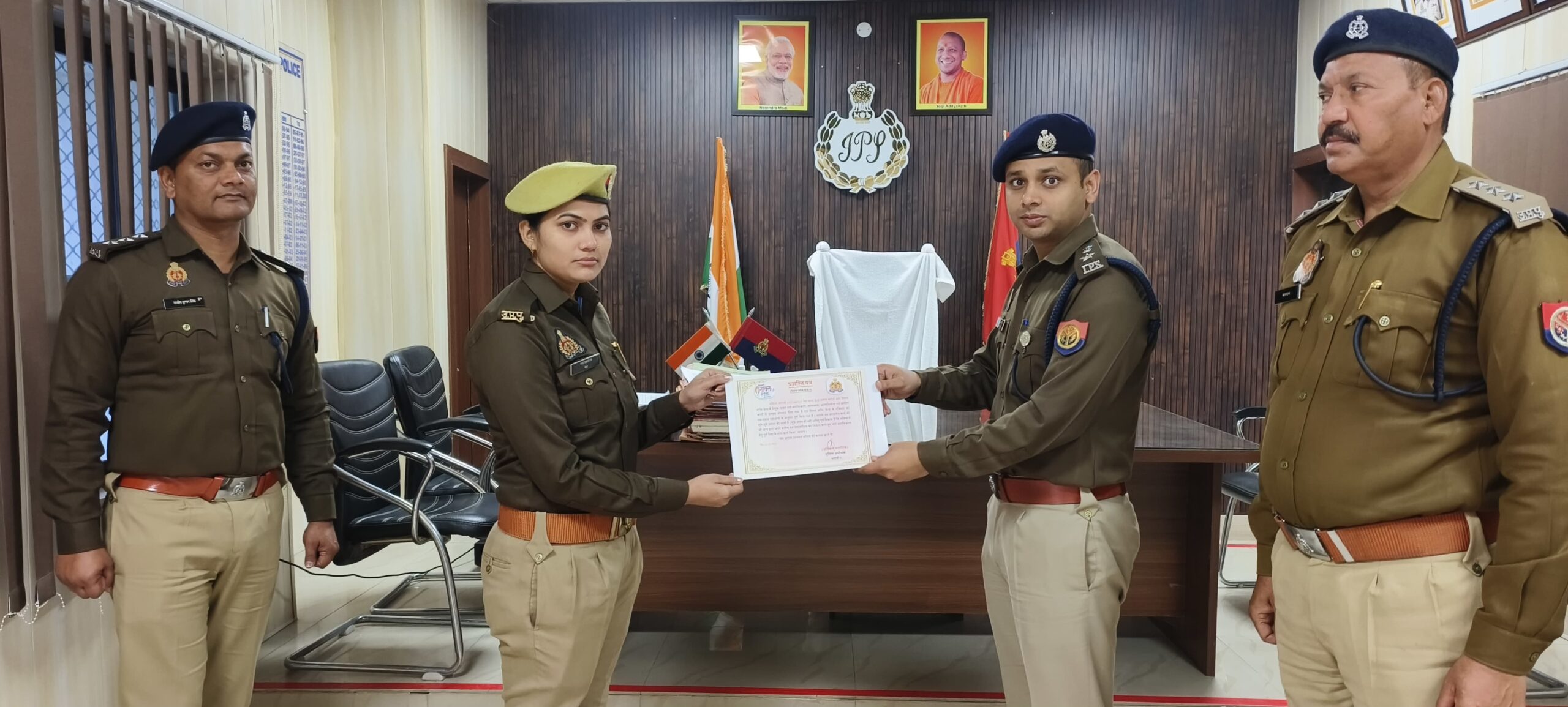 भदोही: मिशन शक्ति अभियान में उत्कृष्ट कार्य करने वाली महिला पुलिसकर्मियों को एसपी ने किया सम्मानित