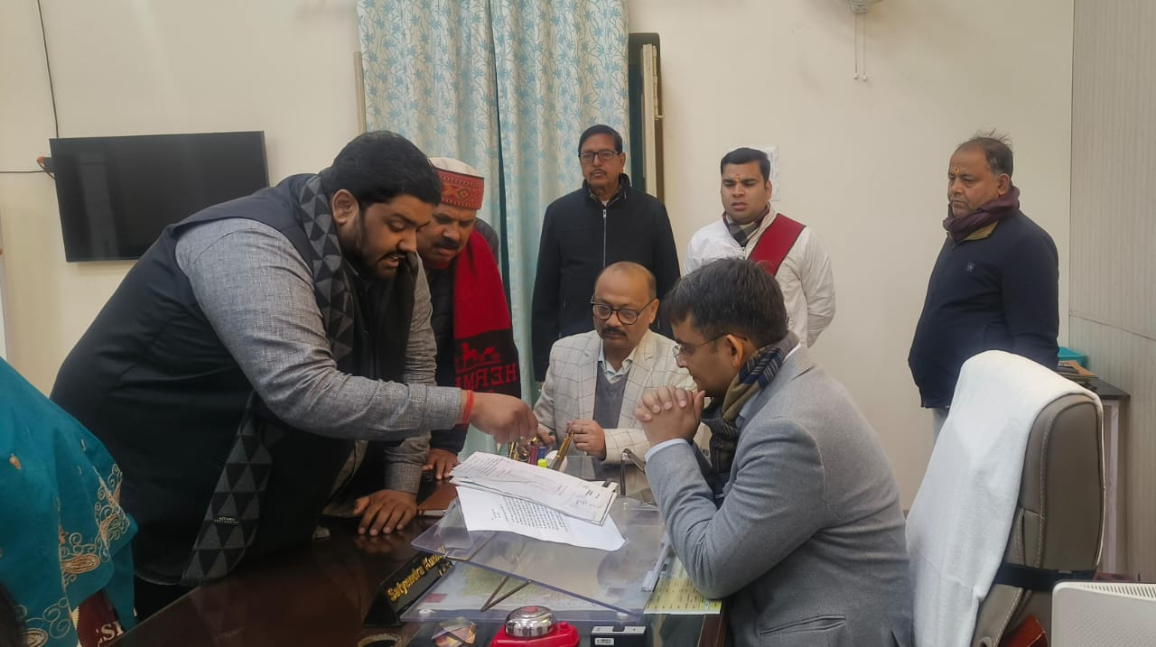 जिलाधिकारी ने जनता दर्शन में फरियादियो की समस्याओं के शीघ्र निस्तारण के दिए निर्देश