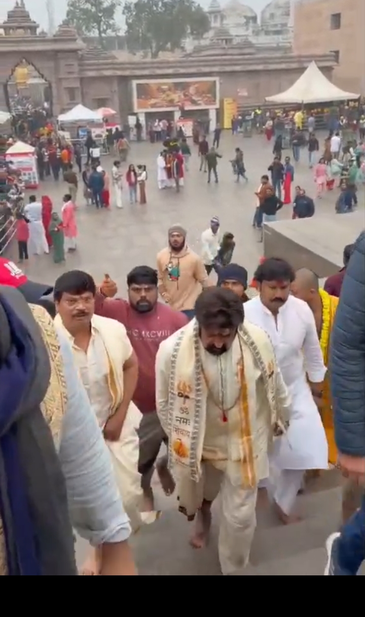 नंदमुरी बालकृष्ण ने काशी विश्वनाथ मंदिर घाट पर किया ‘अखंडा 2’ का भव्य शुभारंभ