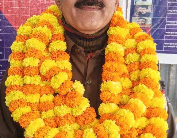दीवान से दरोगा बने सालिक राम यादव का दरोगा थाने में जोरदार स्वागत