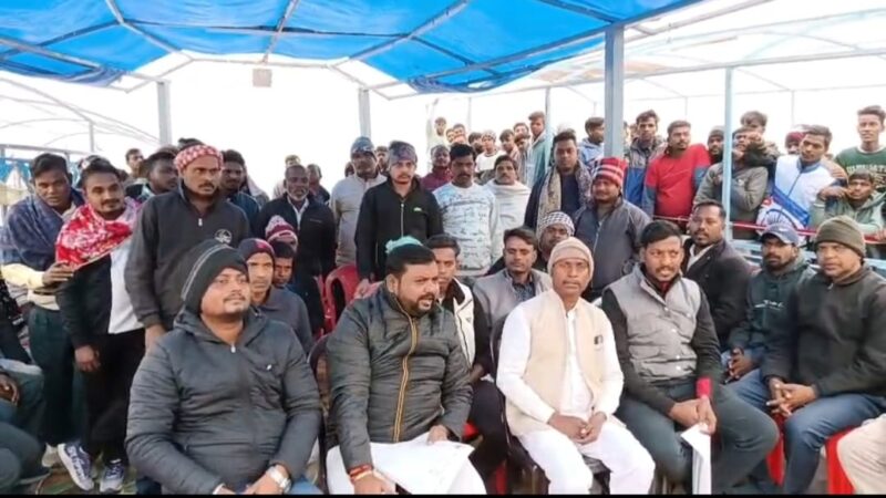 काशी में नाविक समाज की बैठक में यात्रियों की सुरक्षा को लेकर सख्त निर्देश