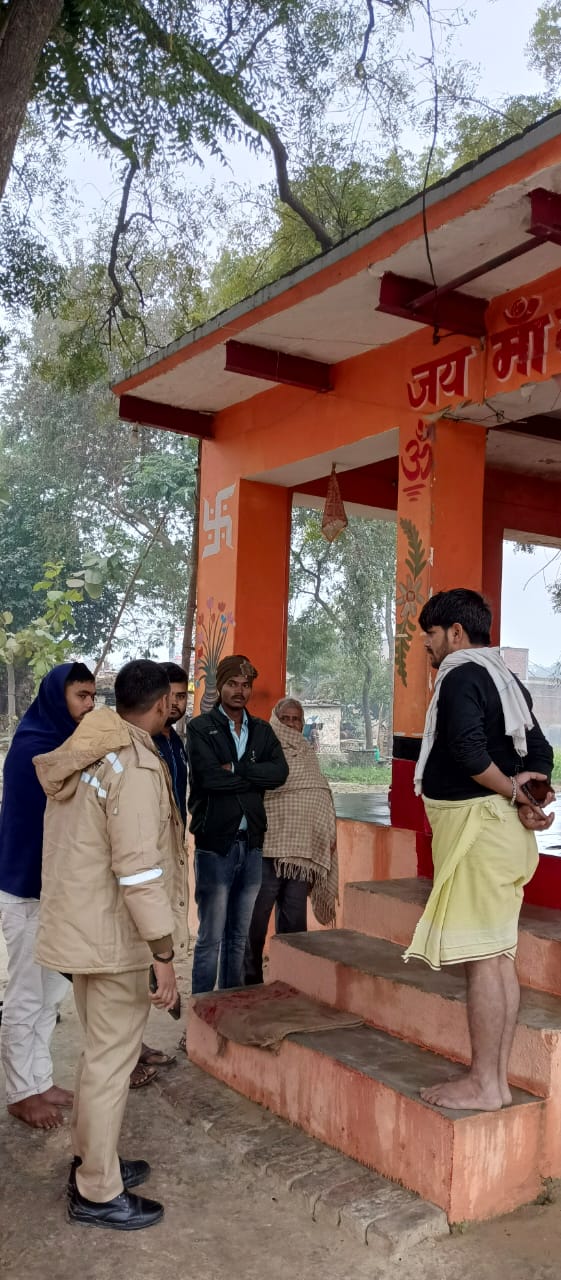 प्राचीन काली माता मंदिर में चोरों ने आरती पात्र और दानपात्र सहित कीमती सामान चुराए