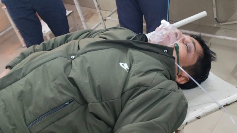 पांडेयपुर ओवरब्रिज पर कार-बाइक की टक्कर में बाइक सवार गंभीर रूप से घायल