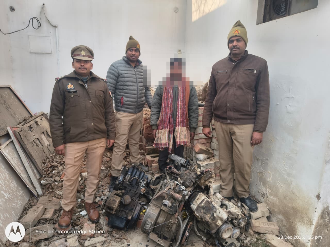 वाराणसी: मिर्जामुराद में कबाड़ी दुकान से चोरी के 4 कटे इंजन बरामद, मालिक गिरफ्तार