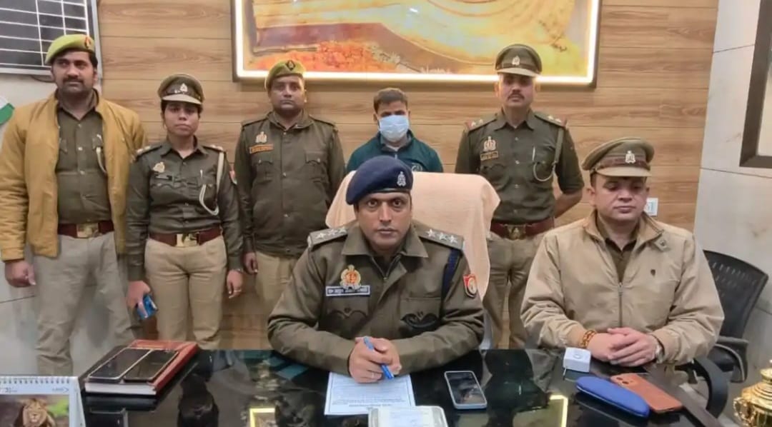 दुकान में चोरी कर सबूत मिटाने के लिए लगाई आग