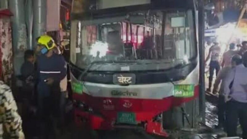 मुंबई : भांडुप में बेस्ट की बस पैदल यात्रियों पर चढ़ी