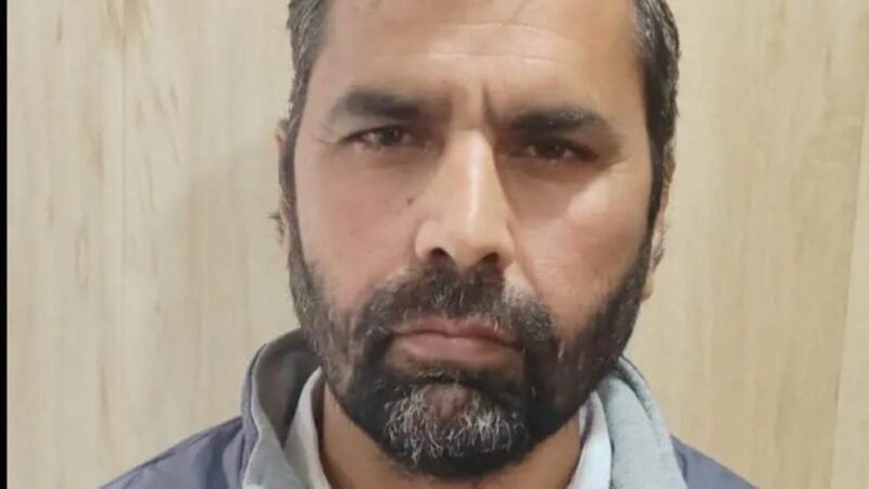 बदायूं: वारिसान दर्ज कराने के नाम 10 हजार रुपये रिश्वत लेते लेखपाल रंगे हाथों गिरफ्तार