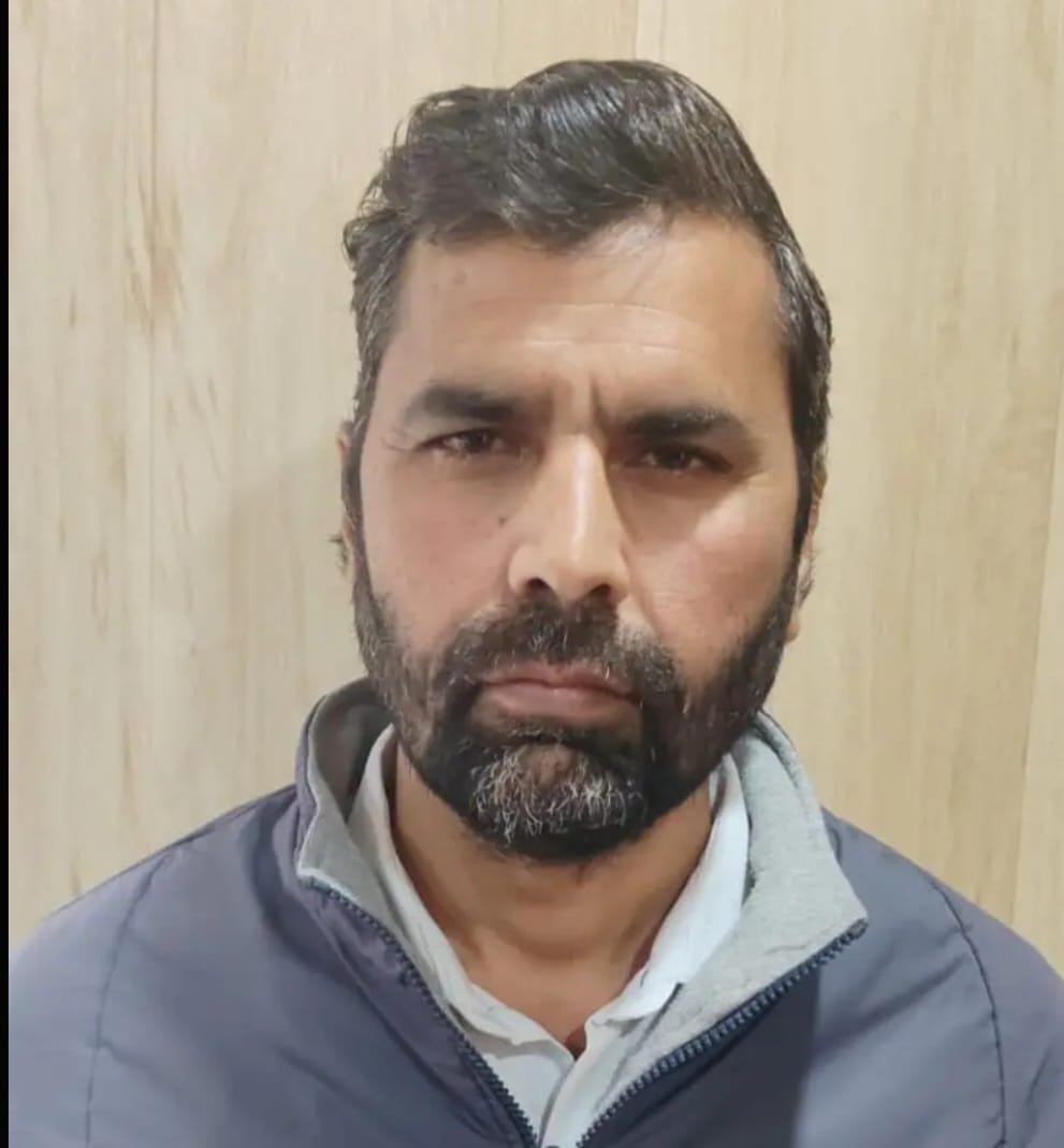 बदायूं: वारिसान दर्ज कराने के नाम 10 हजार रुपये रिश्वत लेते लेखपाल रंगे हाथों गिरफ्तार