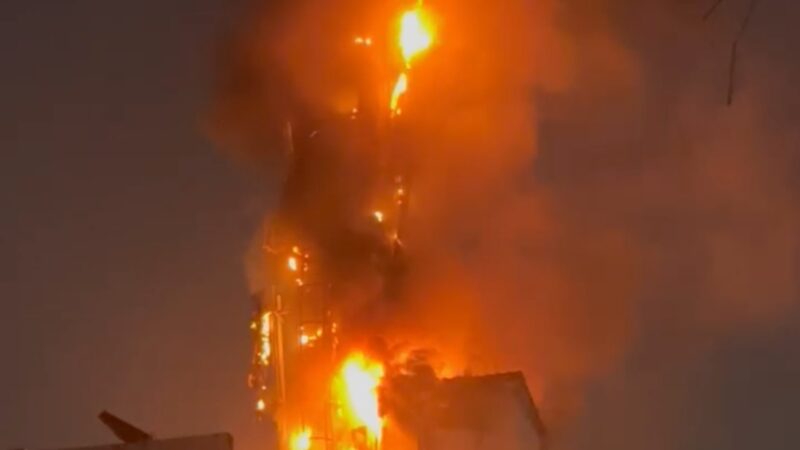 खोजवां में मोबाइल टावर धधका, क्षेत्र में मची अफरा-तफरी