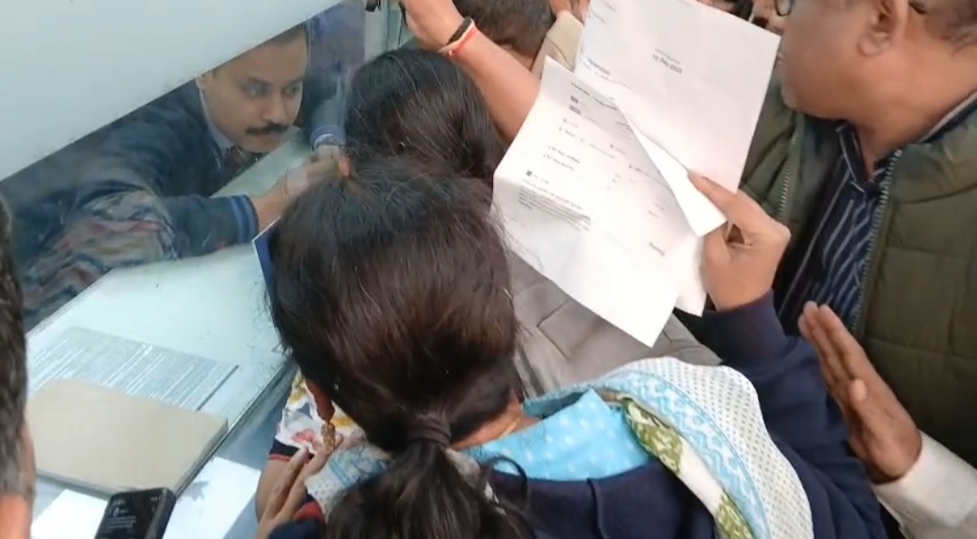 इंडिगो की उड़ानें बंद, बाबतपुर एयरपोर्ट बना शिकायतों का अड्डा