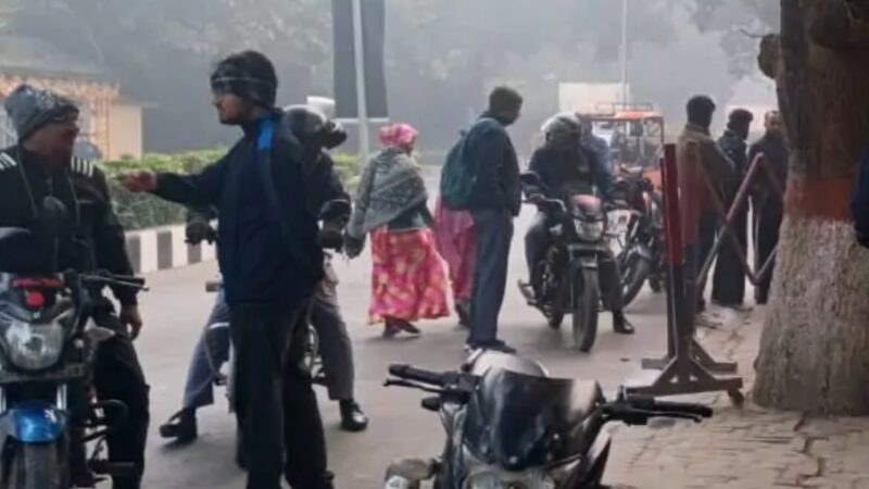 बीएचयू : आम के पेड़ से टकराई बाइक