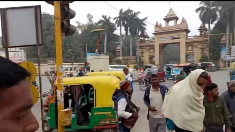 बीएलडब्लू से बीएचयू मार्ग चौड़ीकरण की कार्रवाई शुरू, देर रात चला जेसीबी