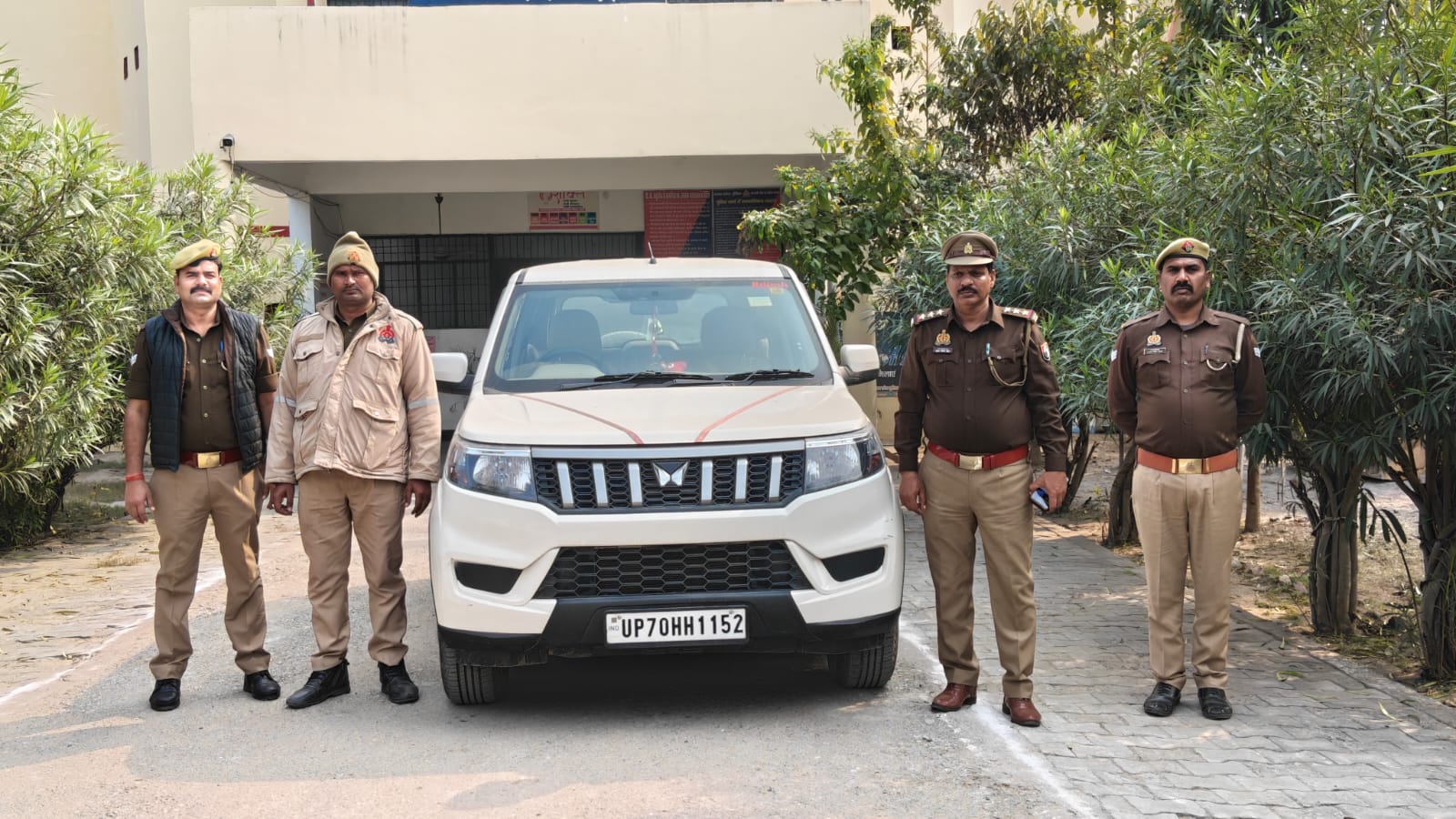 गैंगेस्टर एक्ट के तहत बड़ी कार्रवाई, 12 लाख की बोलेरो वाहन कुर्क