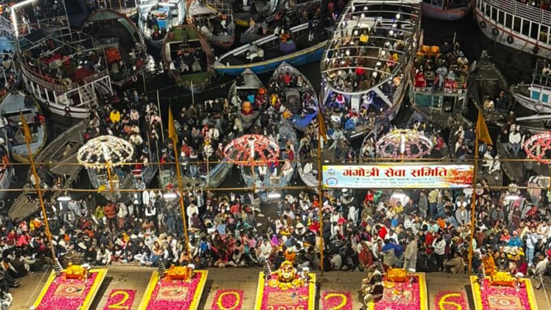 दशाश्वमेध घाट पर नववर्ष उत्सव, गंगा आरती ने भव्य स्वरूप लिया