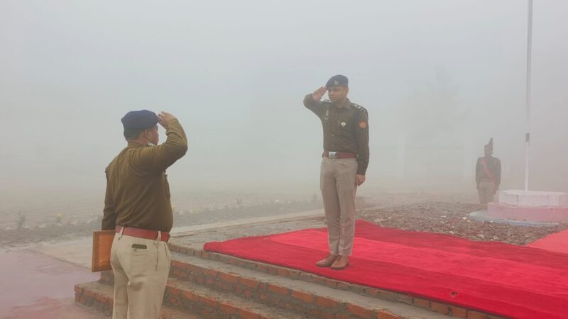 भदोही: एसपी अभिमन्यु मांगलिक ने ली साप्ताहिक परेड की सलामी