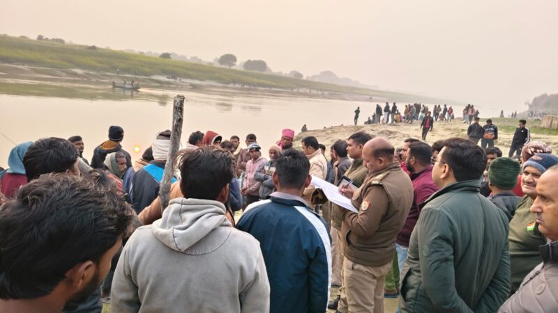 गोमती में इकलौते बेटे के डूबने से गाँव में शोक, तलाश अभी भी जारी