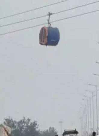 वाराणसी में रोपवे के गोंडोला के झूलने का वीडियो वायरल
