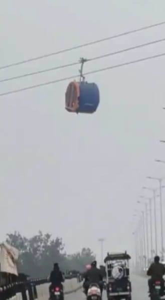 वाराणसी में रोपवे के गोंडोला के झूलने का वीडियो वायरल