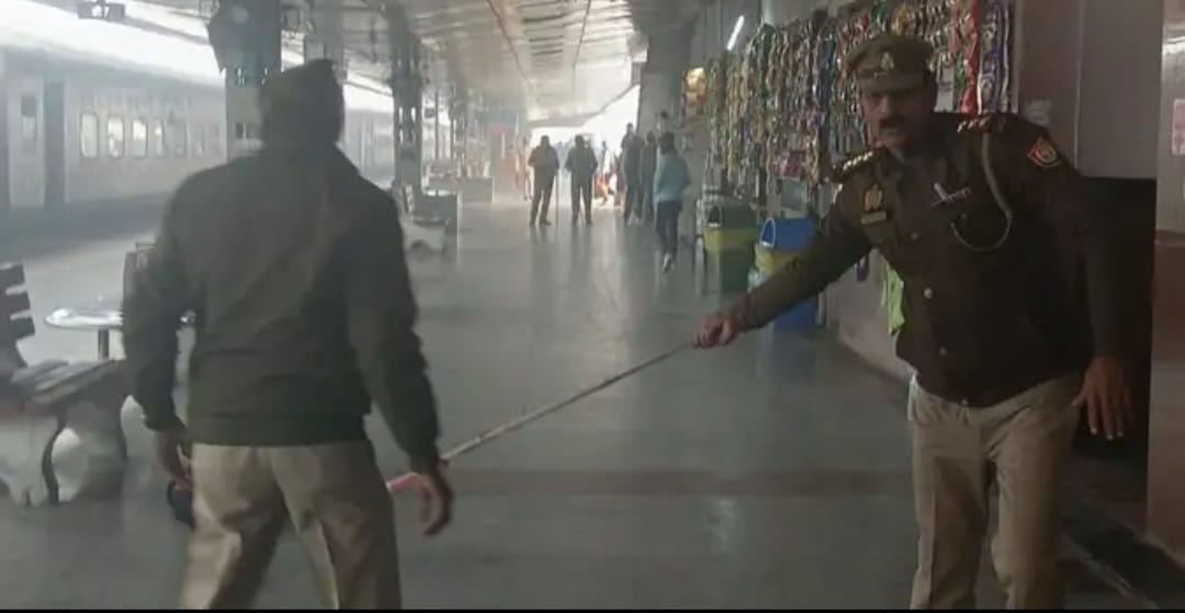 काशी एक्सप्रेस में बम धमकी से हड़कंप