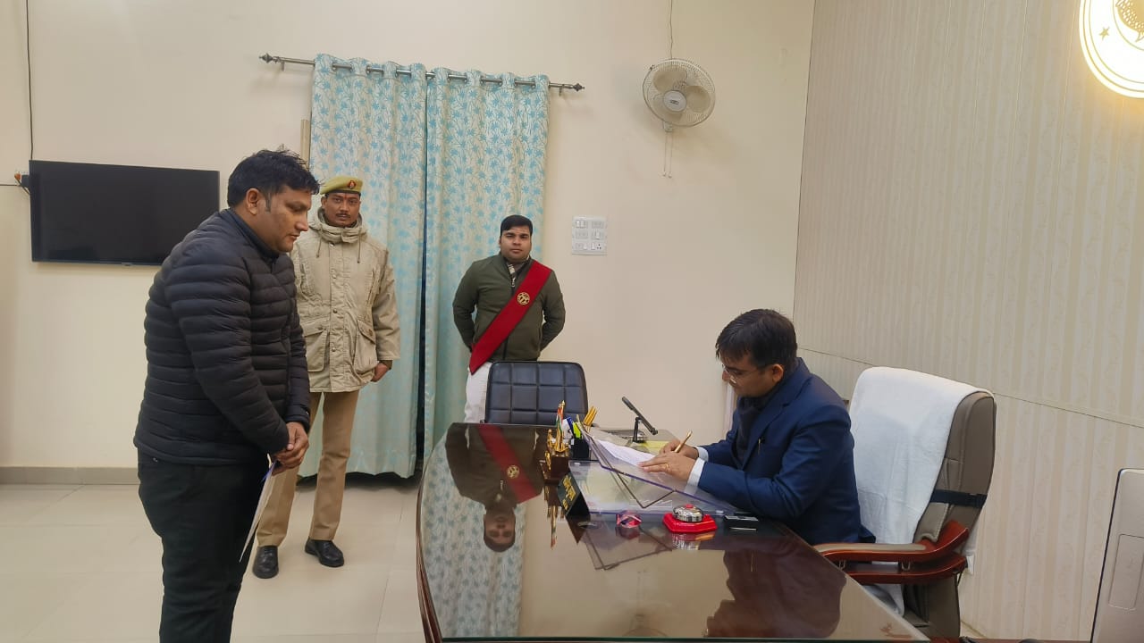 जनता की समस्याओं का समयबद्ध व पारदर्शी समाधान प्रशासन की सर्वोच्च प्राथमिकता : डीएम