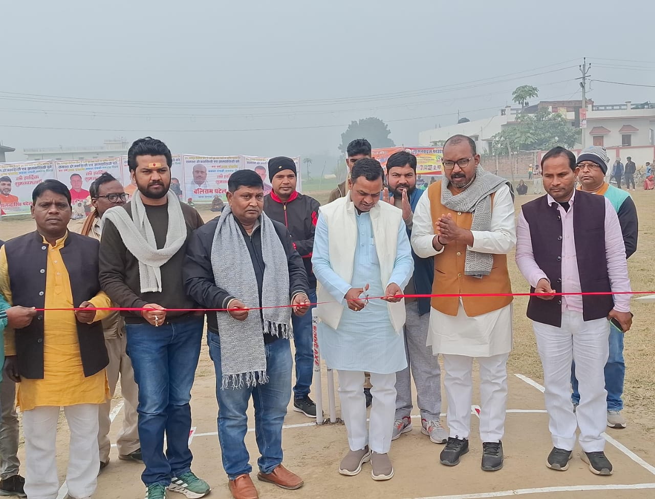 15 दिवसीय क्रिकेट प्रतियोगिता का रोहनिया विधायक ने किया उद्घाटन