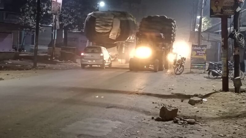 रॉबर्ट्सगंज की रातें बन रही हैं खतरनाक, ओवरलोड वाहनों का तांडव, मौत मंडरा रही