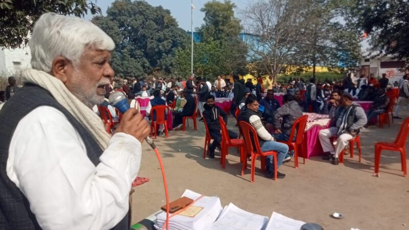 पूर्व राज्यमंत्री ने किया एसआईआर मतदाता सूची वितरण