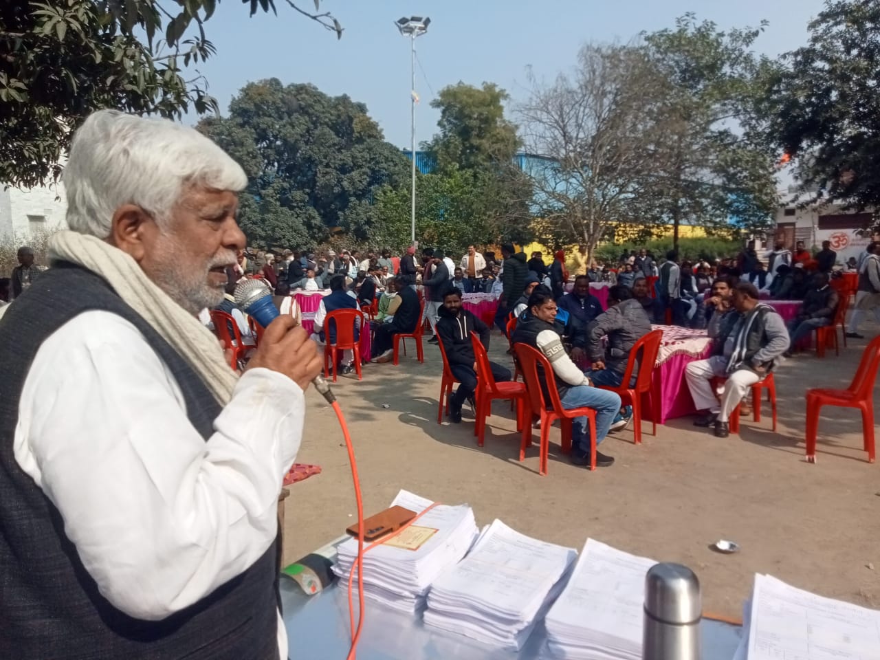 पूर्व राज्यमंत्री ने किया एसआईआर मतदाता सूची वितरण