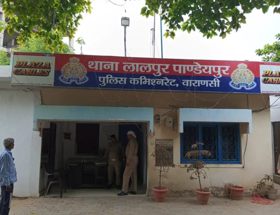 लालपुर थाने के पास फर्जी आरटीओ अधिकारी ने की ट्रक चालकों से वसूली