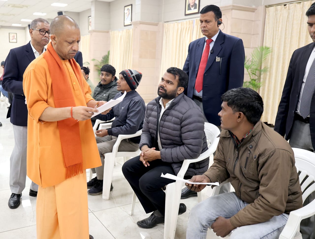 अवैध कब्जा बर्दाश्त नहीं, भूमाफिया पर जारी रहेगी कार्रवाई : सीएम योगी