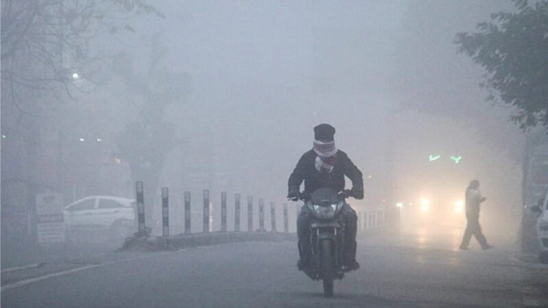 उत्तर प्रदेश में भीषण ठंड और घने कोहरे का कहर