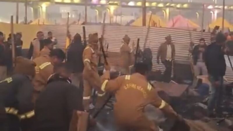 माघ मेले में भीषण आग: नारायण शुक्ला धाम शिविर जलकर राख, बड़ा हादसा टला