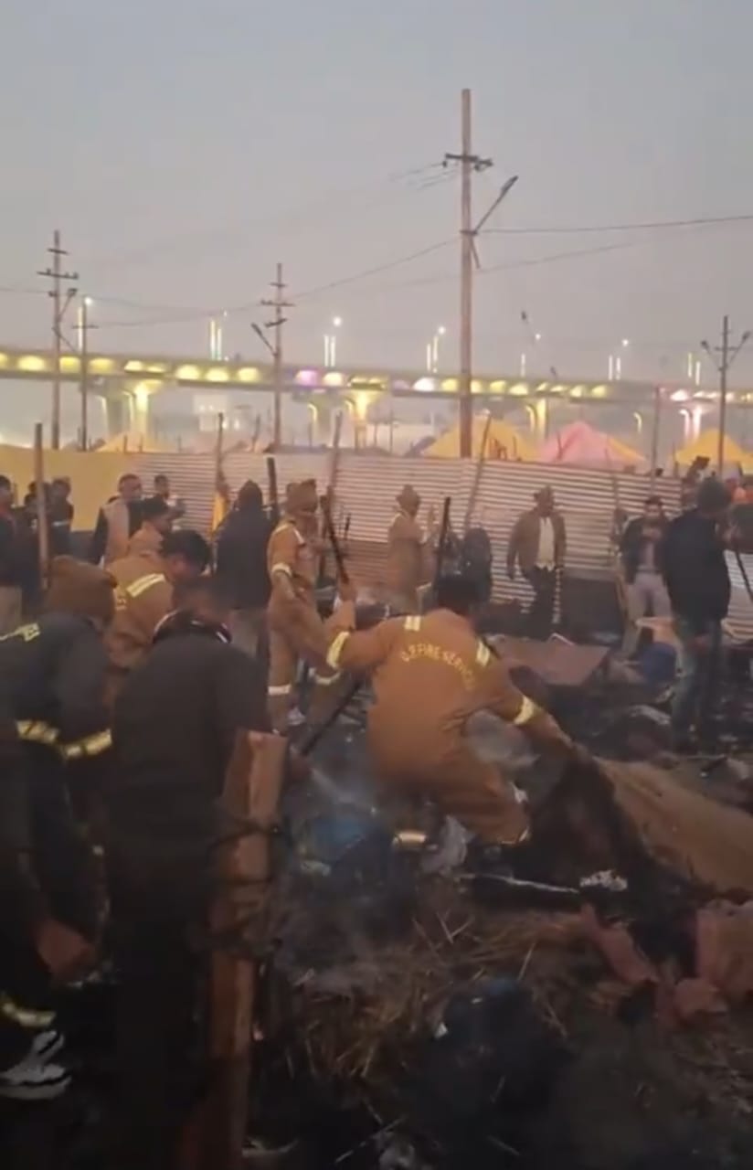 माघ मेले में भीषण आग: नारायण शुक्ला धाम शिविर जलकर राख, बड़ा हादसा टला