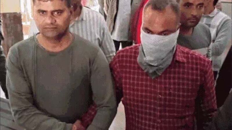 झांसी : पीडब्ल्यूडी का वरिष्ठ क्लर्क रंगेहाथ 20 हजार की घूस लेते गिरफ्तार