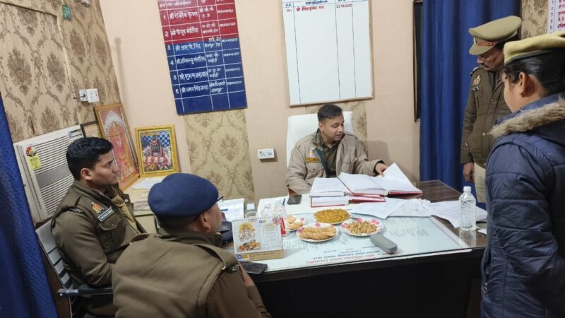 भदोही : पुलिस अधीक्षक ने थाना गोपीगंज का किया आकस्मिक निरीक्षण