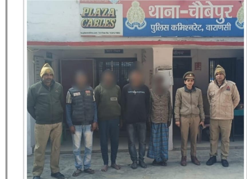 मंदिर परिसर में अवैध जुआ पर्दाफाश, चार गिरफ्तार