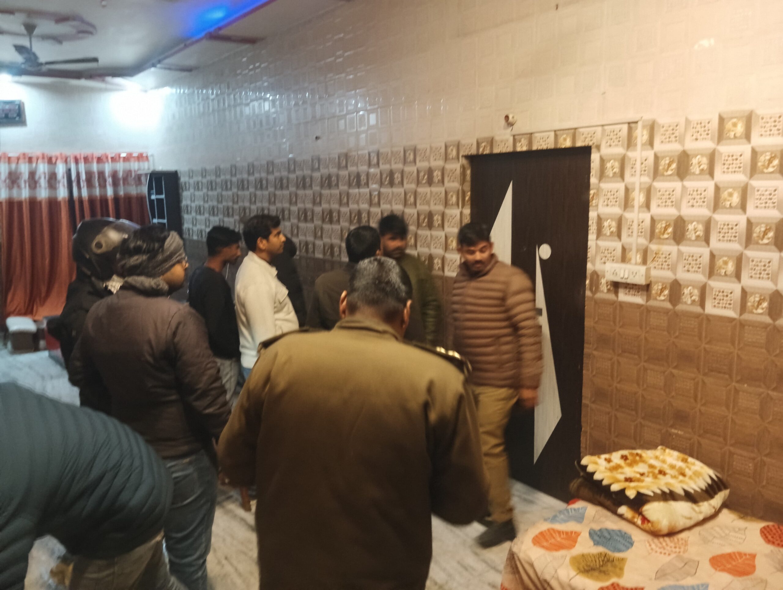 कैंट : स्पा की आड़ में चल रहे देह व्यापार के अड्डे का भंडाफोड़