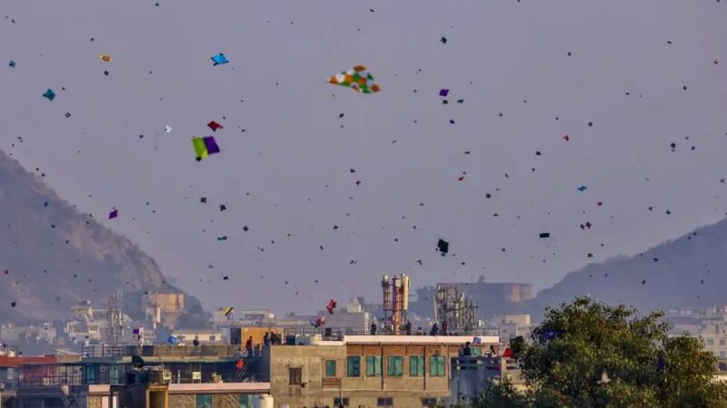 सूरत में मकर संक्रांति के उत्सव के बीच ‘काल’ बनी पतंग की डोर