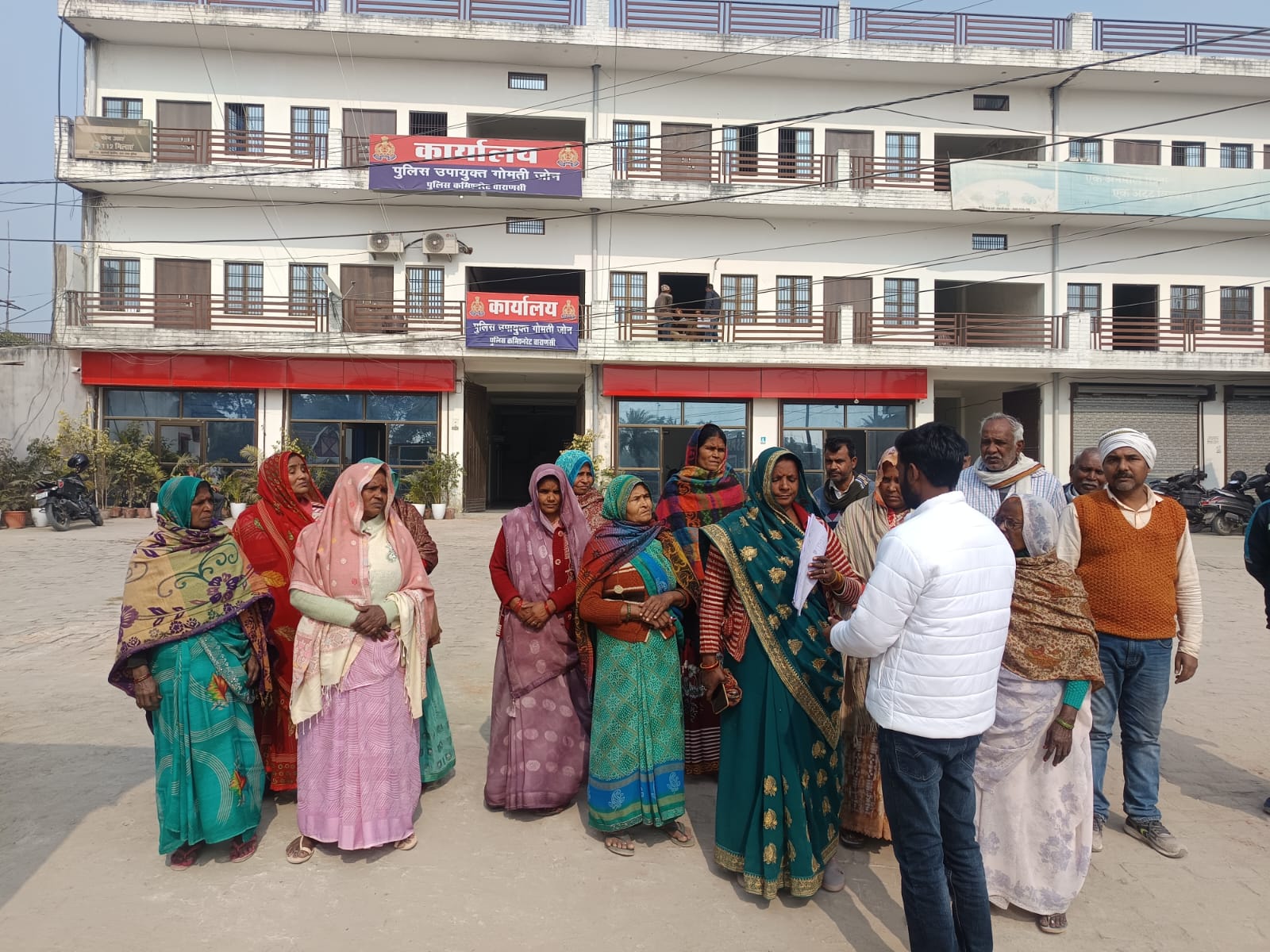 वाराणसी : धानापुर गांव में 100 साल पुराने सार्वजनिक रास्ते पर कब्जे का विवाद