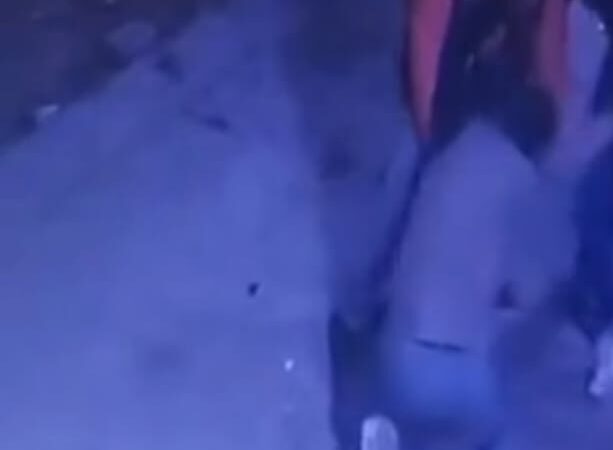 वाराणसी :सीसीटीवी में कैद अधेड़ पर जानलेवा हमला