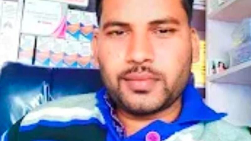 जौनपुर : डॉक्टर की  हत्या कर घर के सामने लटकाया शव