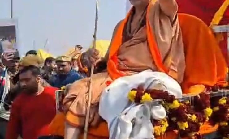 प्रयागराज  मौनी अमावस्या पर  शंकराचार्य स्वामी अविमुक्तेश्वरानंद का स्नान बहिष्कार, पुलिस से झड़प