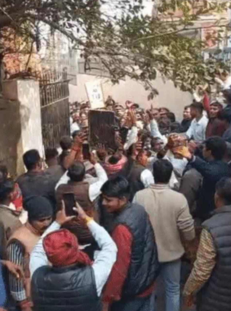 मणिकर्णिका घाट : अहिल्याबाई मूर्ति तोड़ने के दावे पर पाल समाज का विरोध