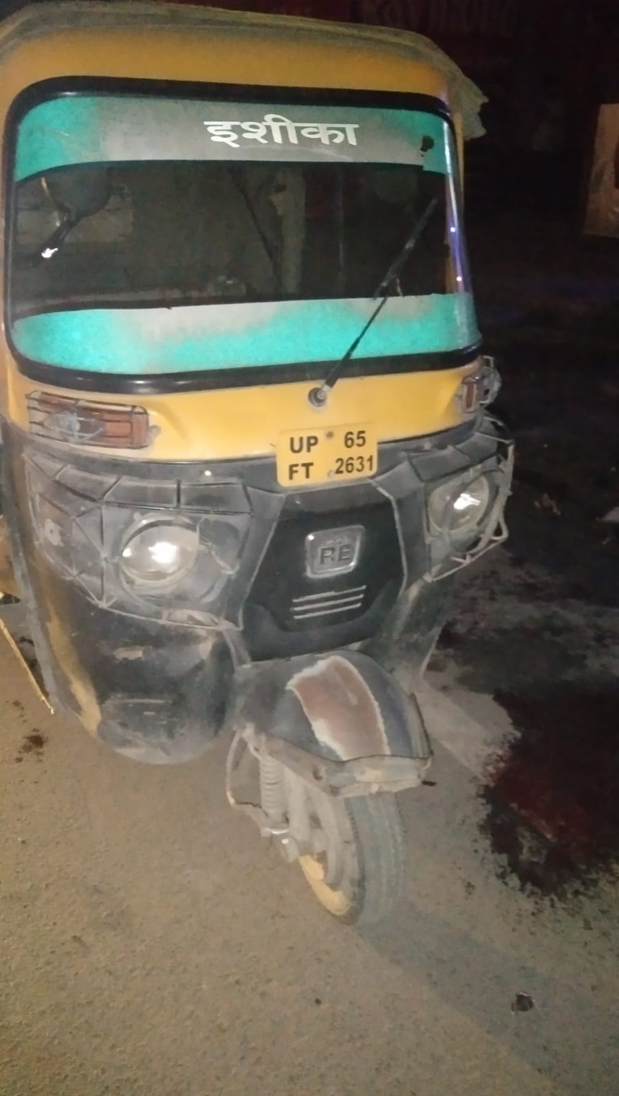 चलती ऑटो में चालक के गले पर ब्लेड से वार