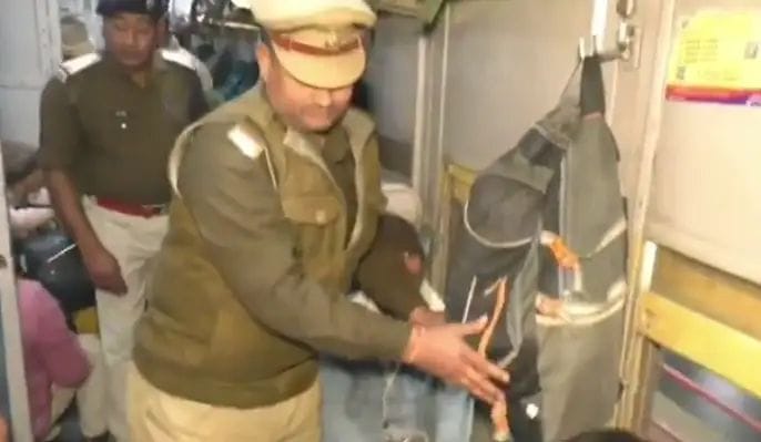 गणतंत्र दिवस को लेकर ट्रेनों में सघन चेकिंग अभियान शुरू