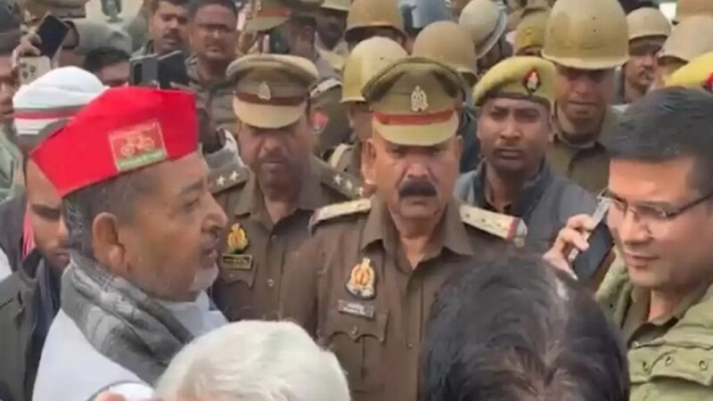 वाराणसी : मणिकर्णिका घाट जाते सपा नेताओं को पुलिस ने रोका