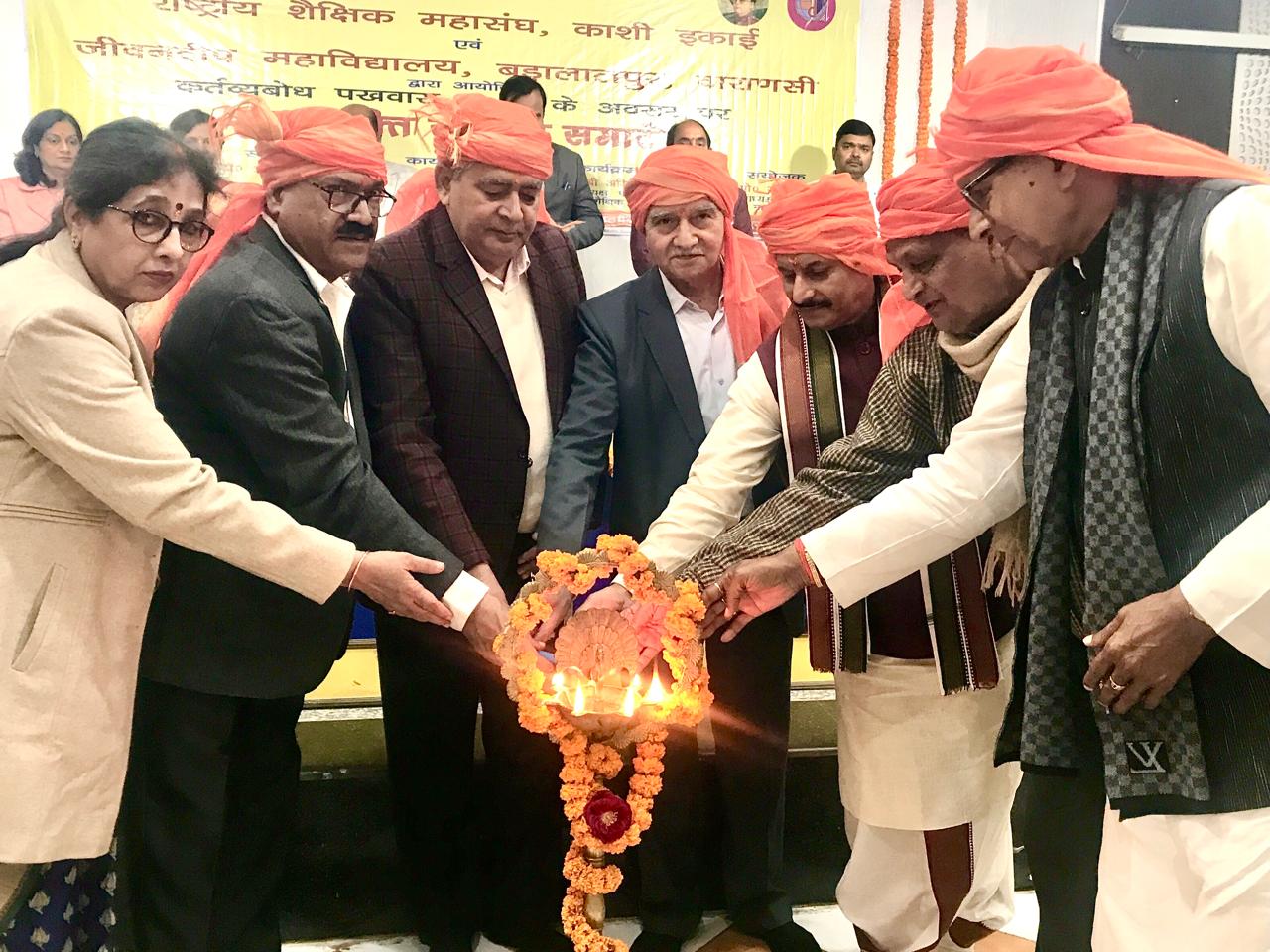 जब तक हमारी जड़ें हवा में रहेंगी हम उन्नति नहीं कर सकते : प्रो. एके त्यागी